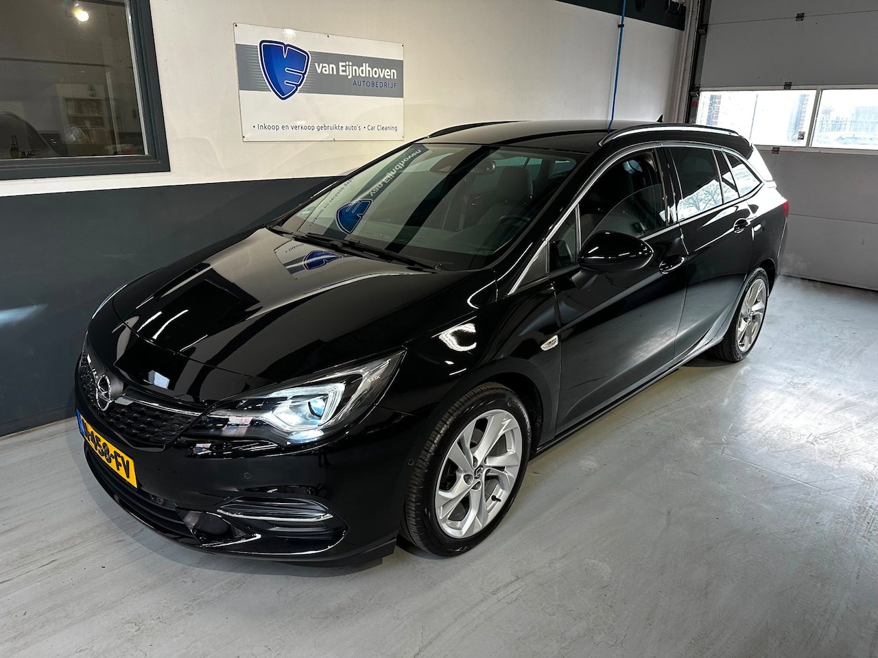 Opel Astra Sports Tourer - 1.2 Elegance 145PK|Trekh|Navi - AutoWereld.nl