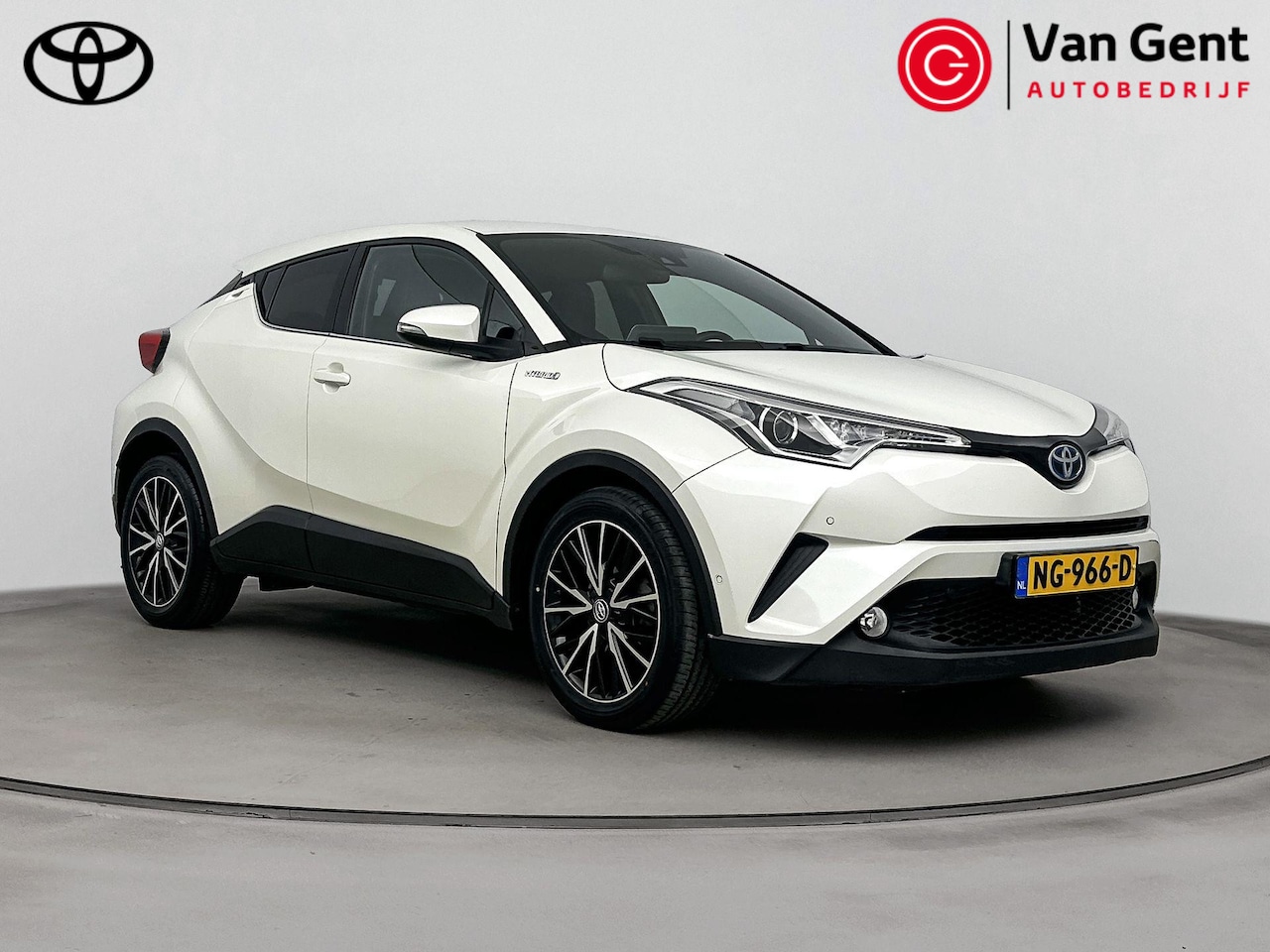 Toyota C-HR - 1.8 Hybrid Executive | Origineel NL | Trekhaak | Navigatie | Stoelverwarming | Parkeersens - AutoWereld.nl
