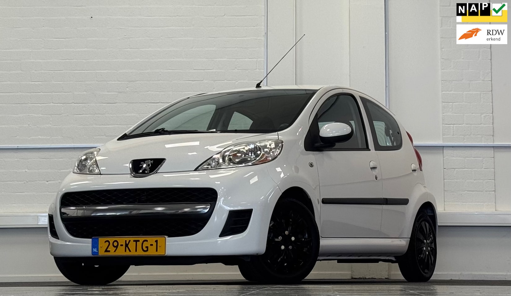Peugeot 107 - 1.0i 12V XS Automaat Trekhaak Airco 56-Drs Mooi! - AutoWereld.nl