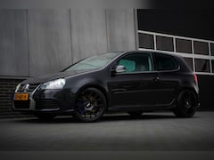 Volkswagen Golf - R32 3.2 VR6 251 pk / 4Motion/ Handgeschakeld/ M6A-Int./ Bi-Xenon/ Leder/ Stoelverw./ BBS/