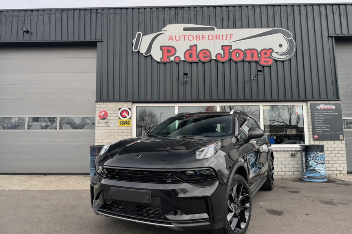 Lynk & Co 01 - 1.5 Hybrid Black Style Trekhaak Panoramadak Zwarte hemel 360cam erg mooi! - AutoWereld.nl