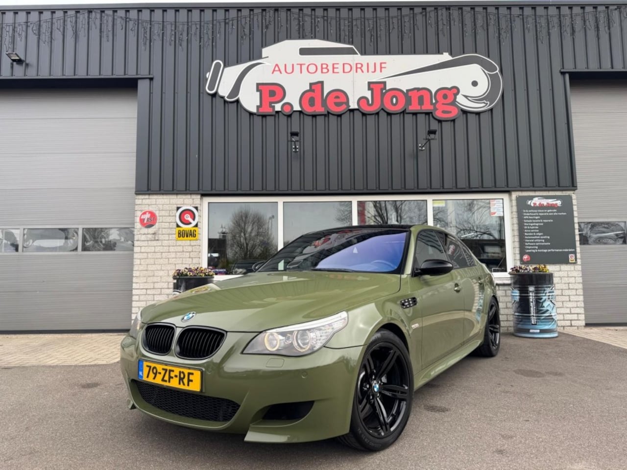 BMW M5 - M5 E60 Urban green wrap, Originele lak in goede staat Softclose Drijfstanglagers vervangen - AutoWereld.nl