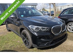 BMW X1 - xDrive25e Executive LED Carplay Achteruitrijcamera Trekhaak Stoelverwarming DAB