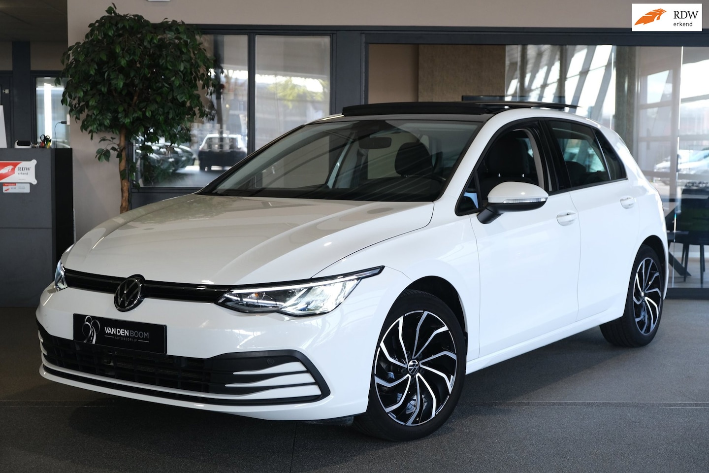 Volkswagen Golf - 1.5 TSI Comfortline Business Pano ACC - AutoWereld.nl