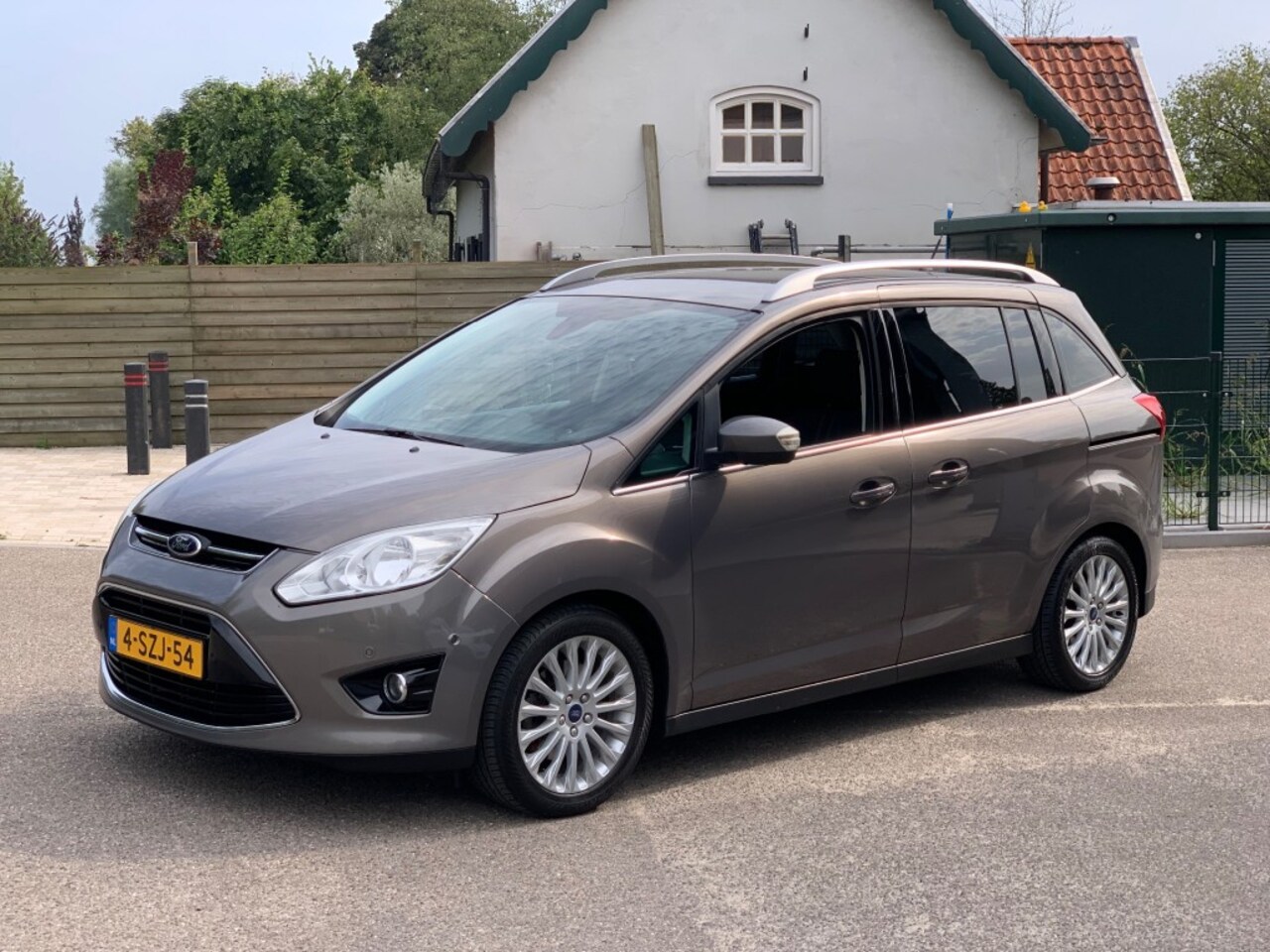 Ford Grand C-Max - GRAND C-MAX 1.0ECOBOOST 125 PK  7 PERSOONSMET NIEUWE MOTOR  TITANIUM 7 PERSOONS - AutoWereld.nl