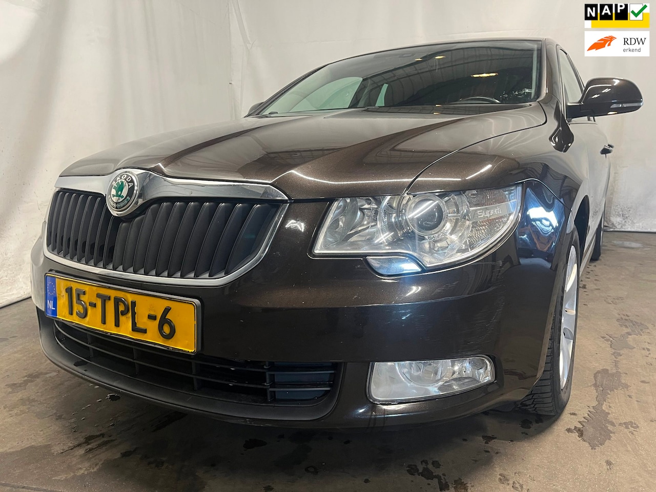 Skoda Superb - 1.4 TSI Greentech Active Business Line - Schade - AutoWereld.nl