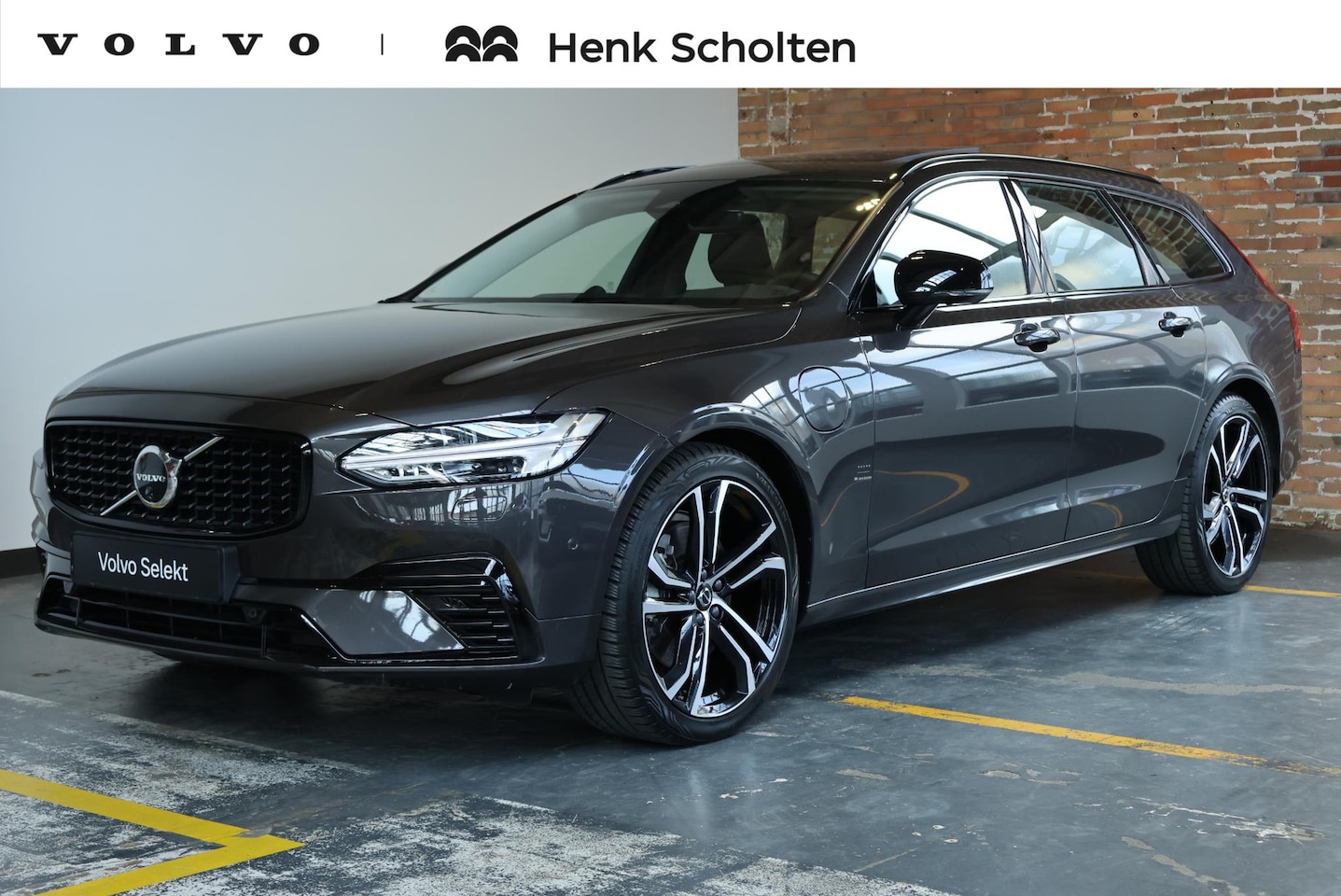 Volvo V90 - T8 Plug-in hybrid AWD Ultra Dark | Bowers & Wilkins Premium Audio | Luchtvering | Gelamine - AutoWereld.nl