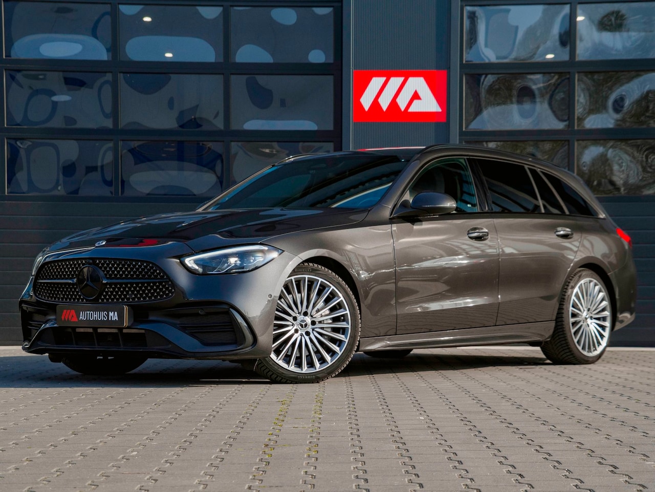 Mercedes-Benz C-klasse Estate - AMG Line Blackpack|Cruise|Camera|Navi|Trekhaak|Sfeerverlichting|Stoelverwarming - AutoWereld.nl