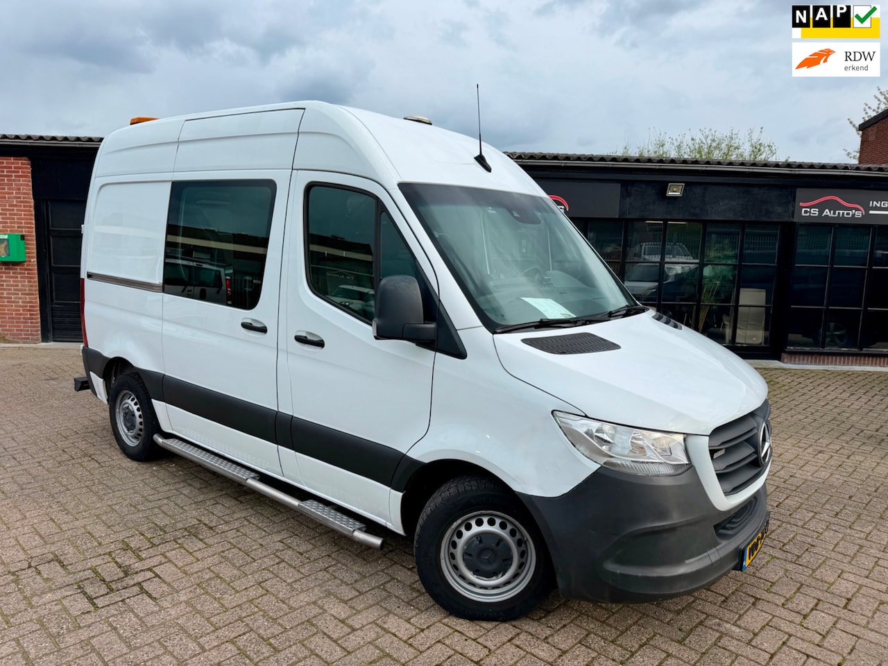 Mercedes-Benz Sprinter - 214 2.2 CDI 143pk|automaat|2020|L1H2|airco|cruise.control|crplay|navi|inrichting - AutoWereld.nl