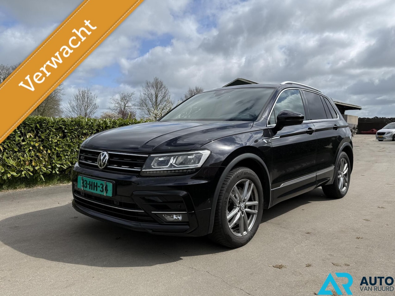Volkswagen Tiguan - 2.0 TDI * R-Line * 4x4 * Grijs kenteken - AutoWereld.nl