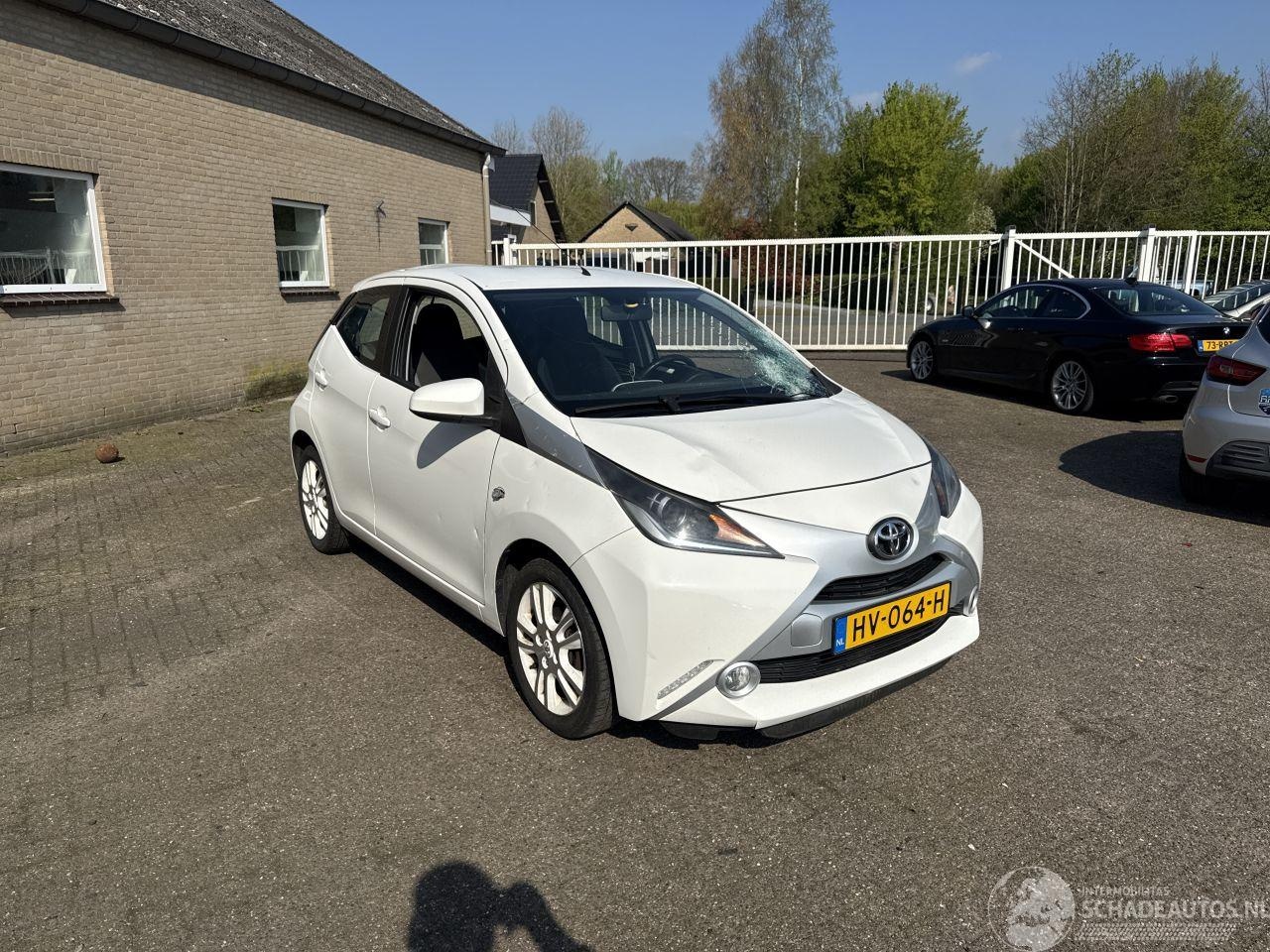 Toyota Aygo - 1.0 VVT-i x-pure 1.0 VVT-i x-pure - AutoWereld.nl