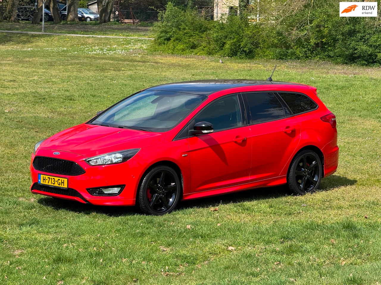 Ford Focus Wagon - 1.5 150pk ST-Line / Stuur + Stoelverw / Black Pack / Goede opties & Erg Netjes! - AutoWereld.nl