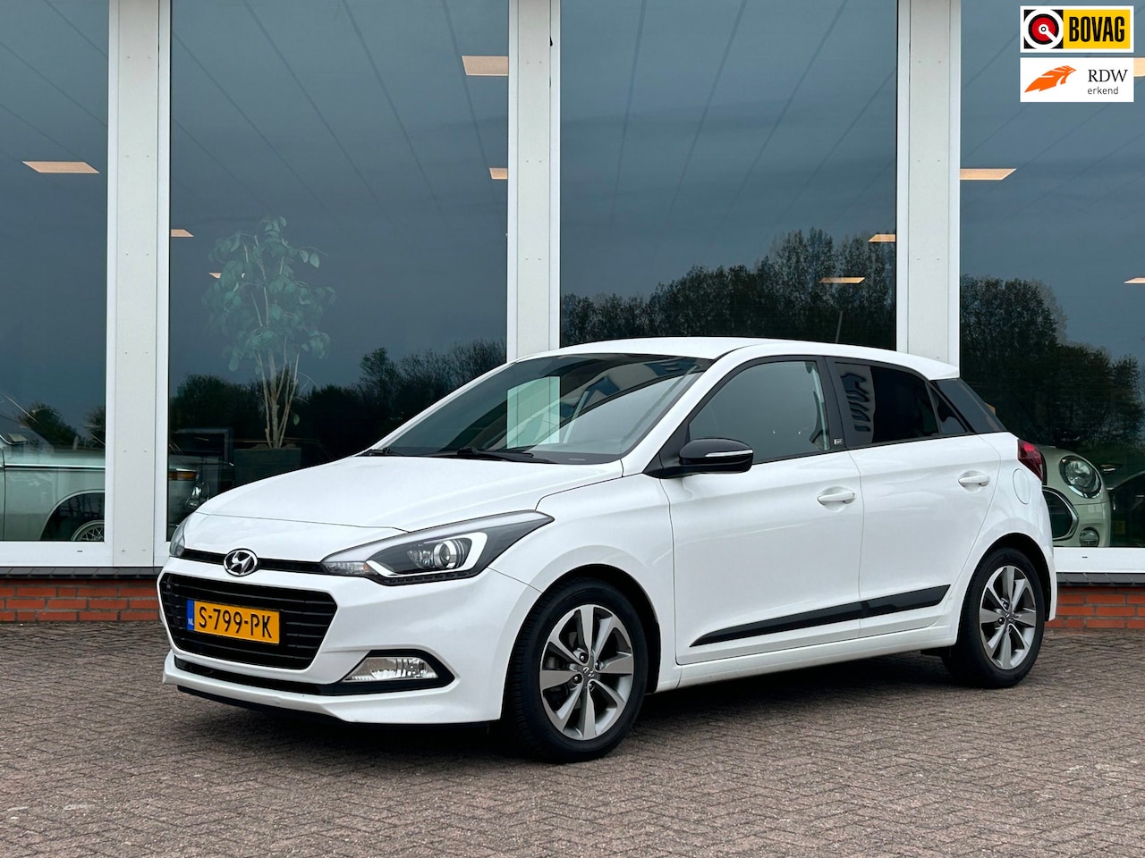Hyundai i20 - 1.2 HP i-Motion - Navi - Camera - PDC - LM - AutoWereld.nl