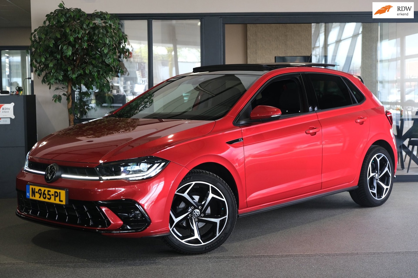 Volkswagen Polo - 1.0 TSI R-Line 95PK Pano Navi Led Virtual Acc Pdc - AutoWereld.nl