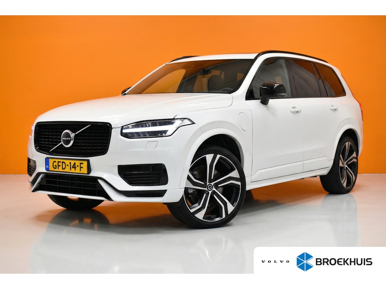 Volvo XC90 - 2.0 T8 Recharge AWD R-Design | Trekhaak | HarmanKardon | Panoramadak | - AutoWereld.nl