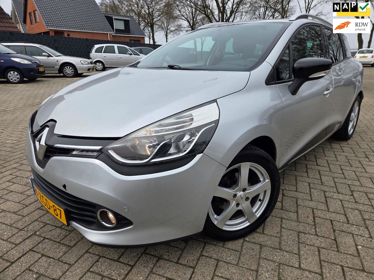 Renault Clio Estate - 1.5 dCi ECO Expression 2015. Airco/Cruise/Trekhaak etc.. APK 04-2027 - AutoWereld.nl