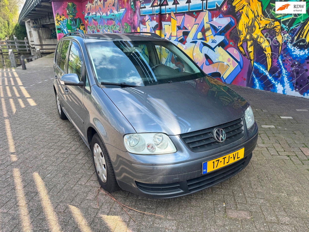 Volkswagen Touran - 1.6-16V FSI Optive I AIRCO elektrische ramen auto rijd heerlijk bouwjaar 2006 stereo ketti - AutoWereld.nl