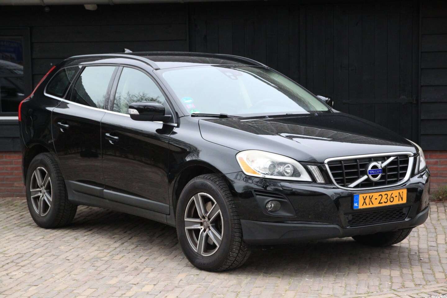 Volvo XC60 - 3.0 T6 AWD Momentum Xenon/Leer/Parkeersensor/Stoelverwarming - AutoWereld.nl