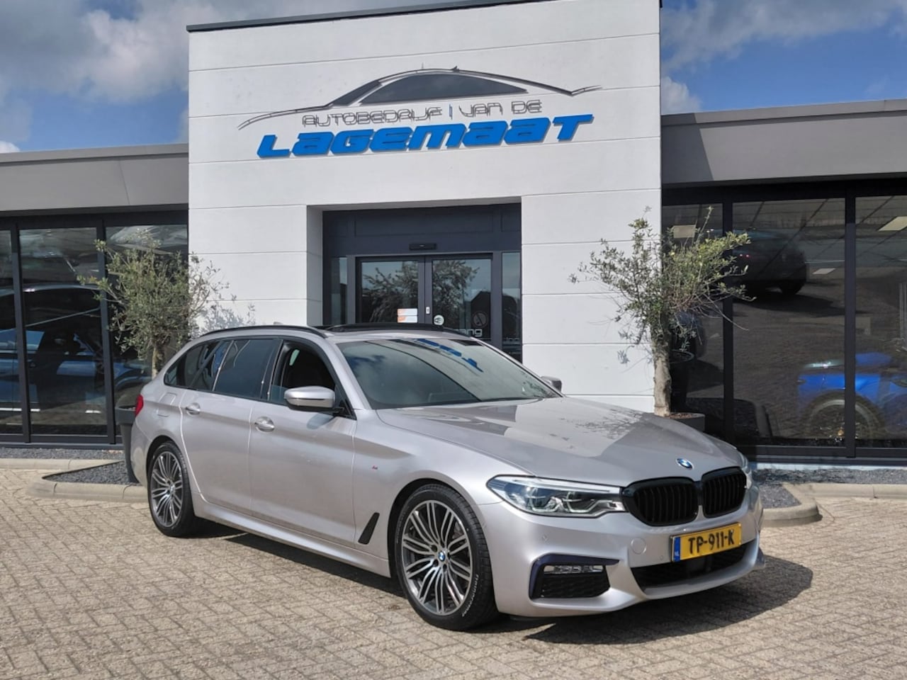 BMW 5-serie Touring - 520i High Executive M-pakket Pano - AutoWereld.nl