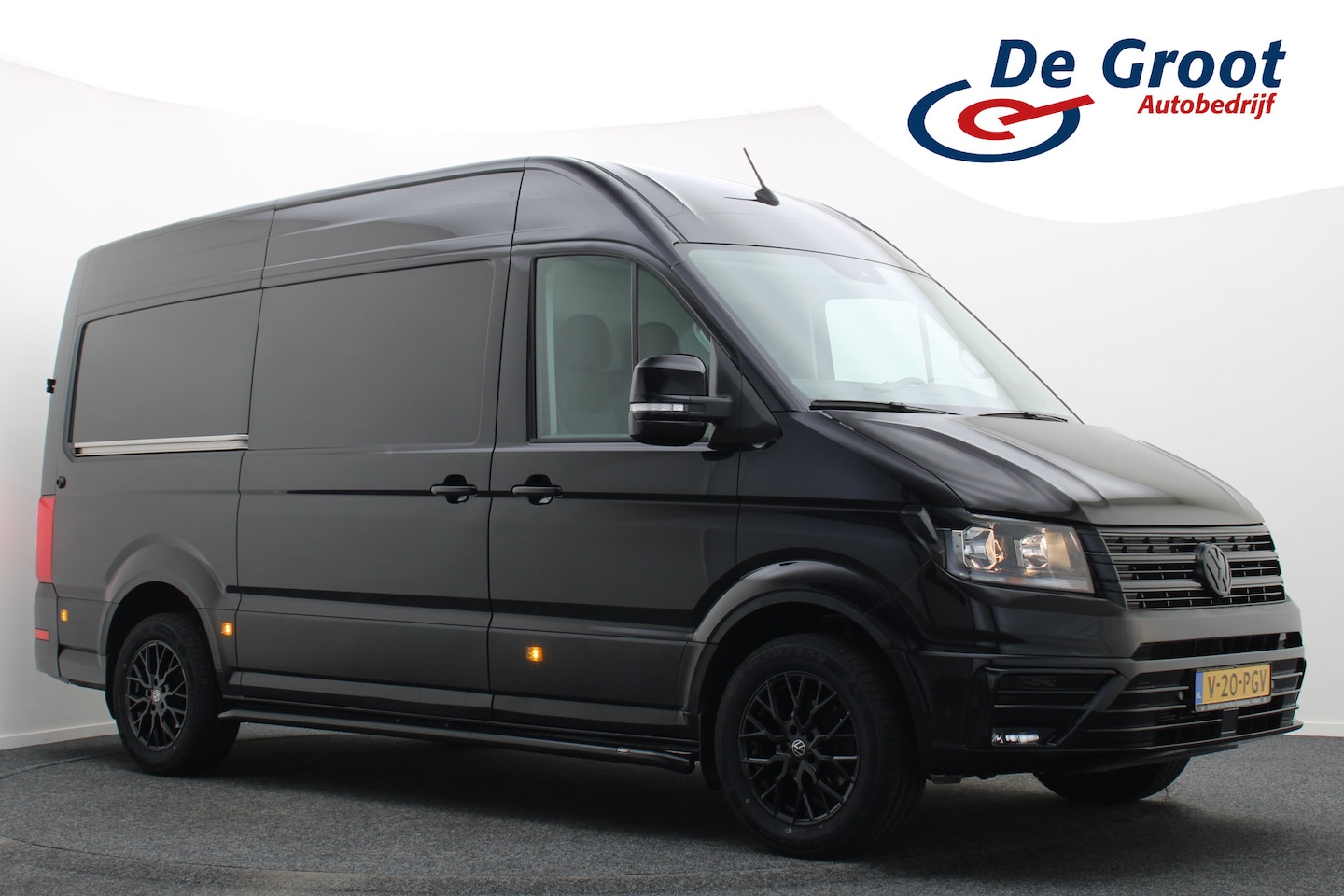 Volkswagen Crafter - 35 2.0 TDI DSG L3H3 3-Zits, Camera, Apple Carplay, Trekhaak, PDC - AutoWereld.nl