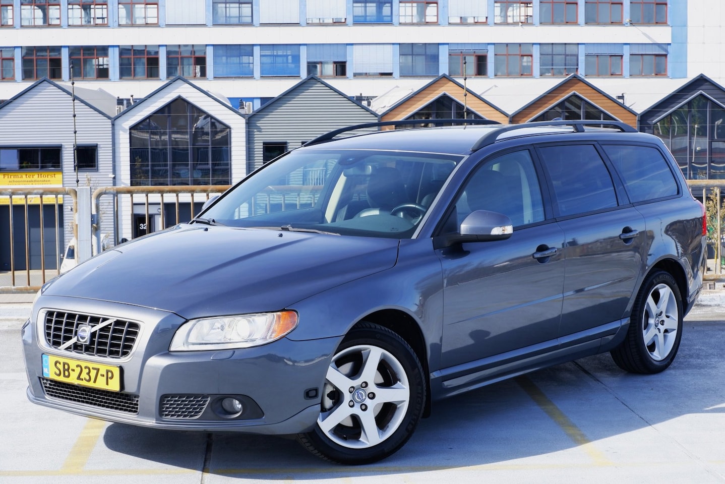 Volvo V70 - 2.0 145PK Kinetic * APK 02-2027 * - AutoWereld.nl