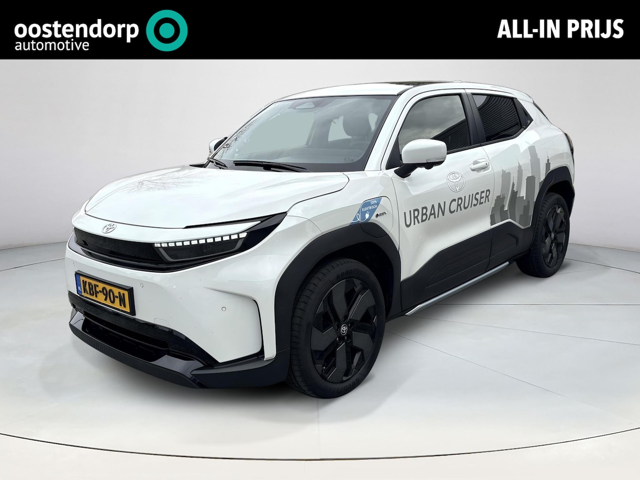 Toyota Urban Cruiser - Executive 61 kWh **PANORAMA DAK/ STUURVERWARMING/ DODEHOEK DETECTIE** - AutoWereld.nl
