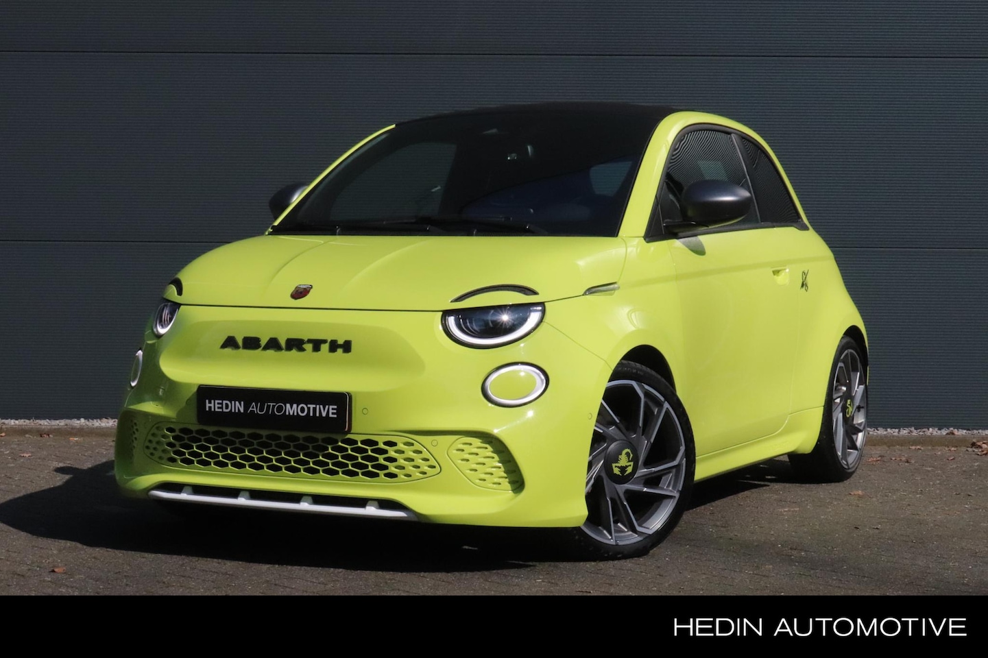 Fiat 500 Abarth - 42 kWh | Cabrio | Navigatie | Parkeersensoren | 18"LM | Camera | Cruise Control - AutoWereld.nl