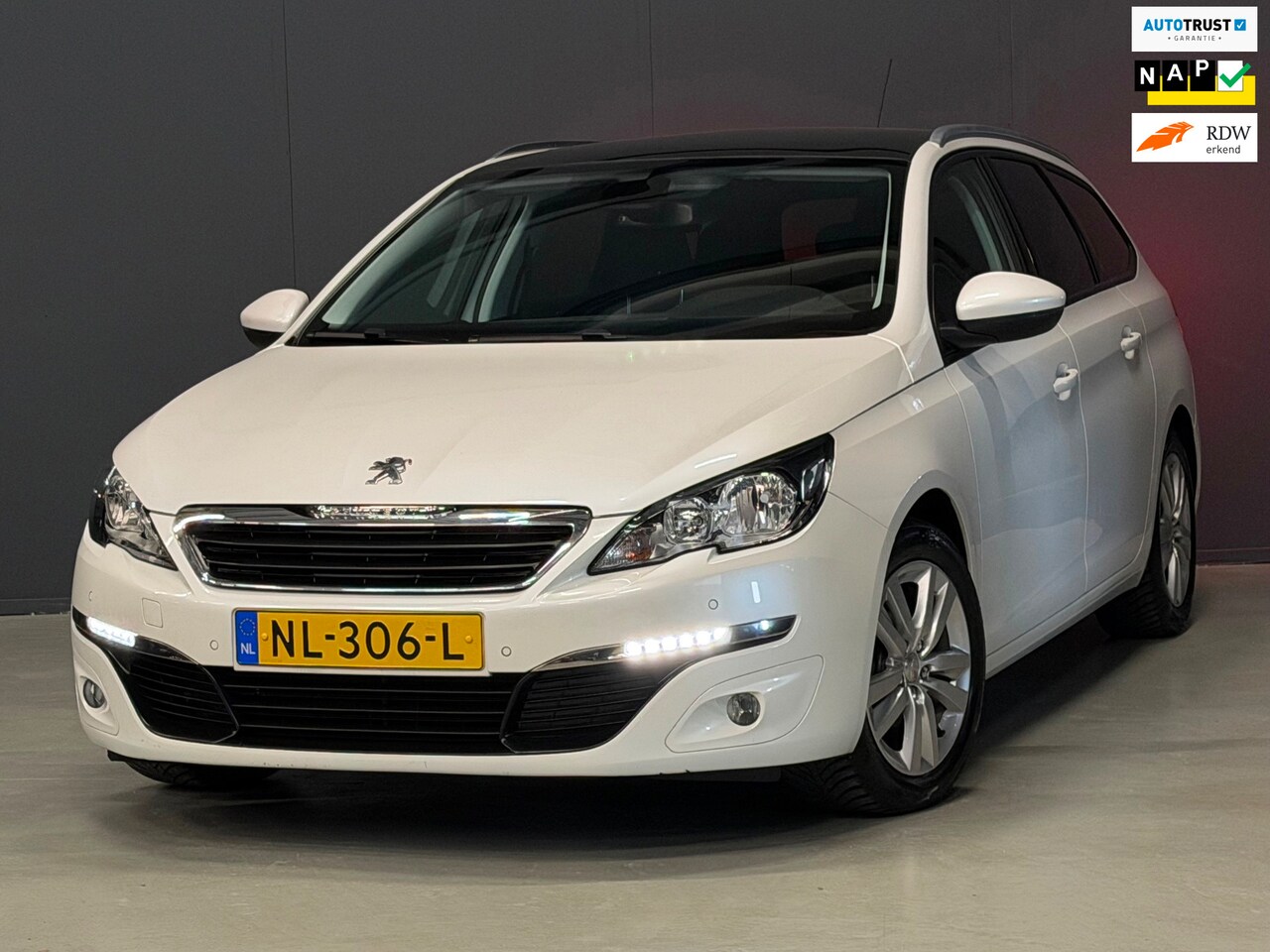 Peugeot 308 SW - 1.2 PureTech Blue Lion PANO/PDC/CRUISE | KEURIGE AUTO ! - AutoWereld.nl