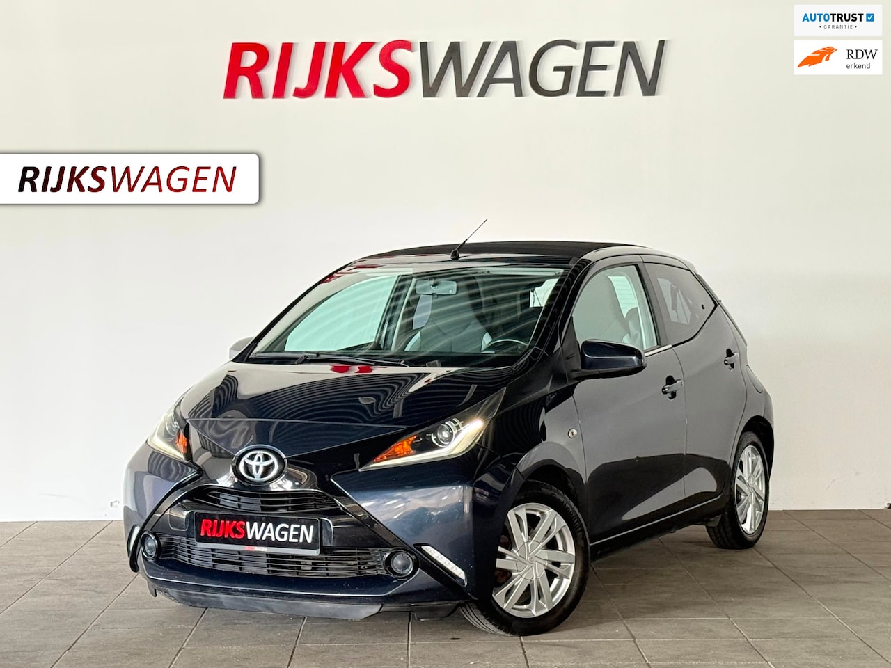 Toyota Aygo - 1.0 VVT-i x-clusiv Schuifdak/Navi/LED - AutoWereld.nl