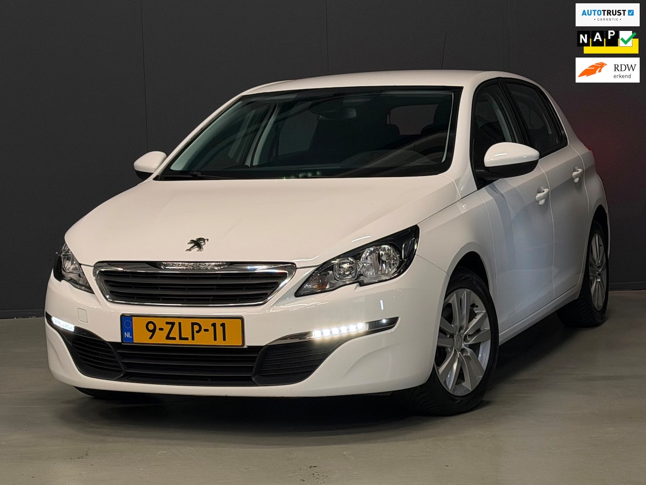 Peugeot 308 - 1.2 e-THP Active AUTOMAAT NAVI/CRUISE/ISOFIX/PDC | KEURIGE AUTO ! - AutoWereld.nl