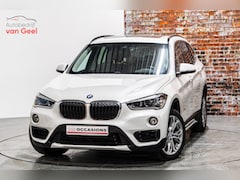BMW X1 - SDrive20i | Panoramadak | Comfort Access pakket | Park Assist Pack