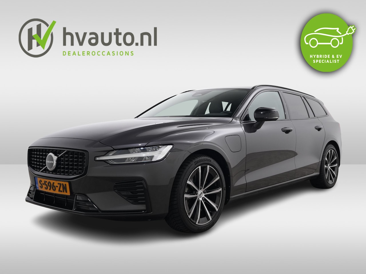 Volvo V60 - 2.0 T6 350PK PLUG-IN HYBRID PLUS DARK AUT8 | Trekhaak | Pilot Assist | Sportstoelen - AutoWereld.nl