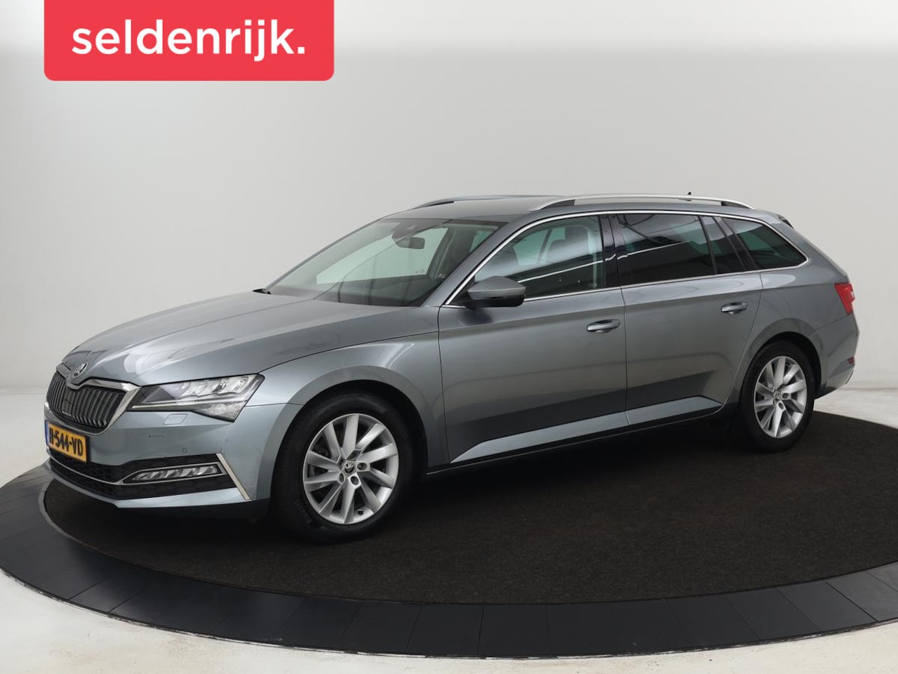 Skoda Superb - 1.4 TSI iV Business Edition | 1e eigenaar | Stoelverwarming | Camera | Carplay | Full LED - AutoWereld.nl