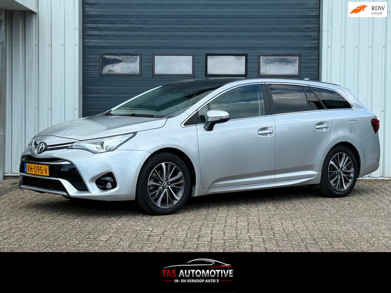 Toyota Avensis Touring Sports - 1.8 VVT-i SkyView Edition NAVI - AutoWereld.nl