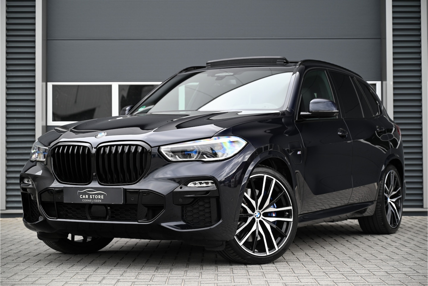 BMW X5 - xDrive40i M-SPORT / PANO / BOWERS & WILKINS / LASER / SOFTCLOSE / HUD / COMFORTSTOELEN / T - AutoWereld.nl