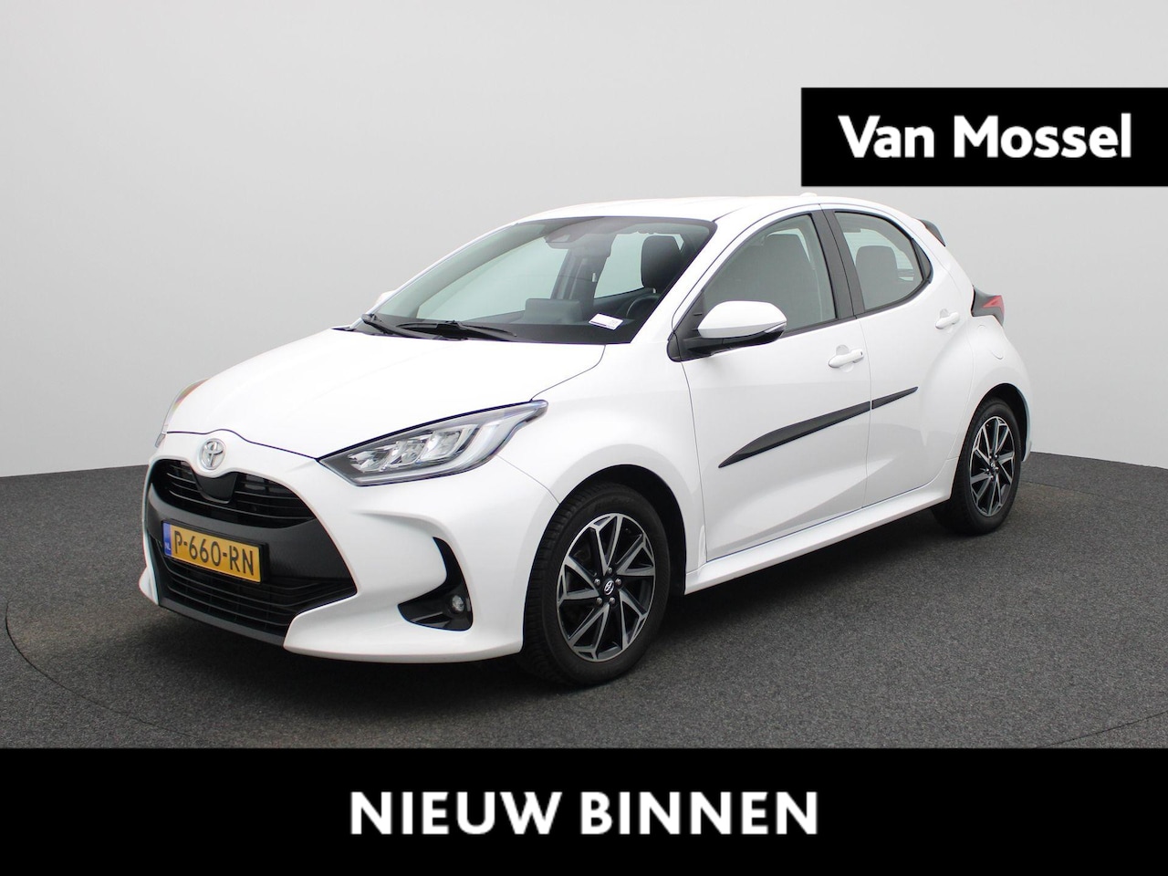 Toyota Yaris - 1.5 VVT-i Dynamic | Navigatie | Camera | Airconditioning - AutoWereld.nl