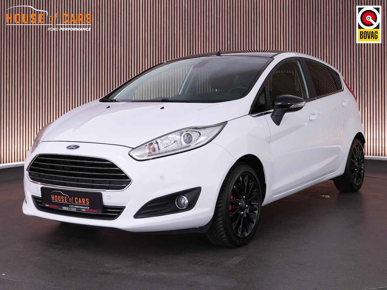 Ford Fiesta - 1.0 100pk Titanium |black pack|bluetooth|navigatie|parkeercamera|stoelverwarming|17" licht - AutoWereld.nl