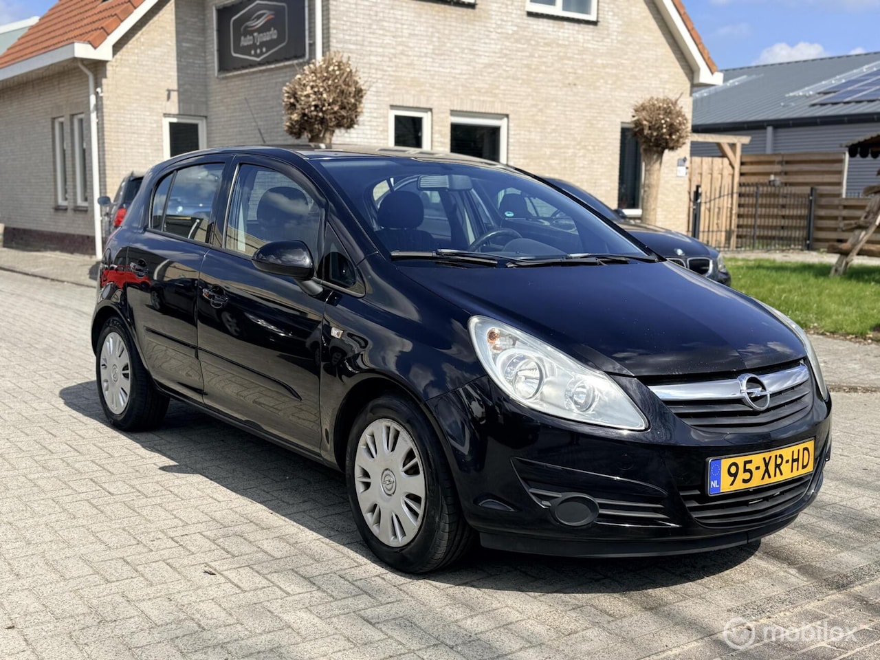 Opel Corsa - 1.2-16V Enjoy airco - AutoWereld.nl
