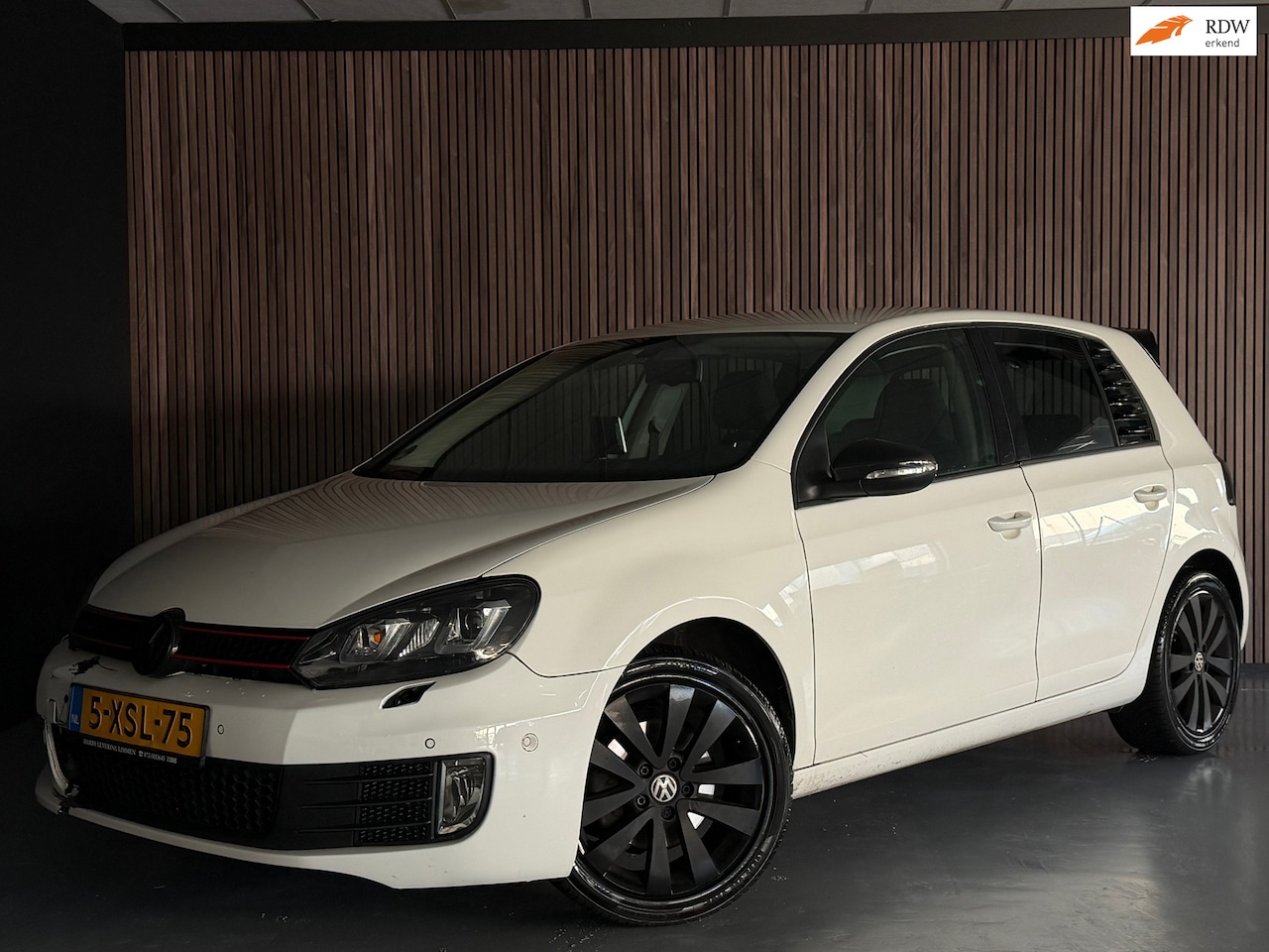 Volkswagen Golf - 1.4 TSI Highline CRUISE CONTROL/VOL ONDERHOUD/AIRCO/ELEKTRISCH PAKKET/CARPLAY/GTI LOOK - AutoWereld.nl