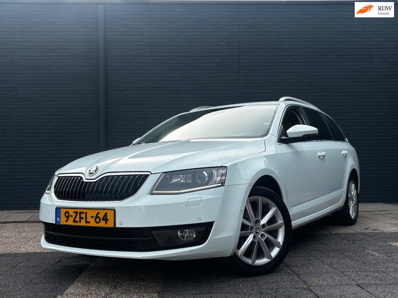 Skoda Octavia Combi - 1.2 TSI | Navi | Stoelverwarming | Elektrische Achterklep - AutoWereld.nl