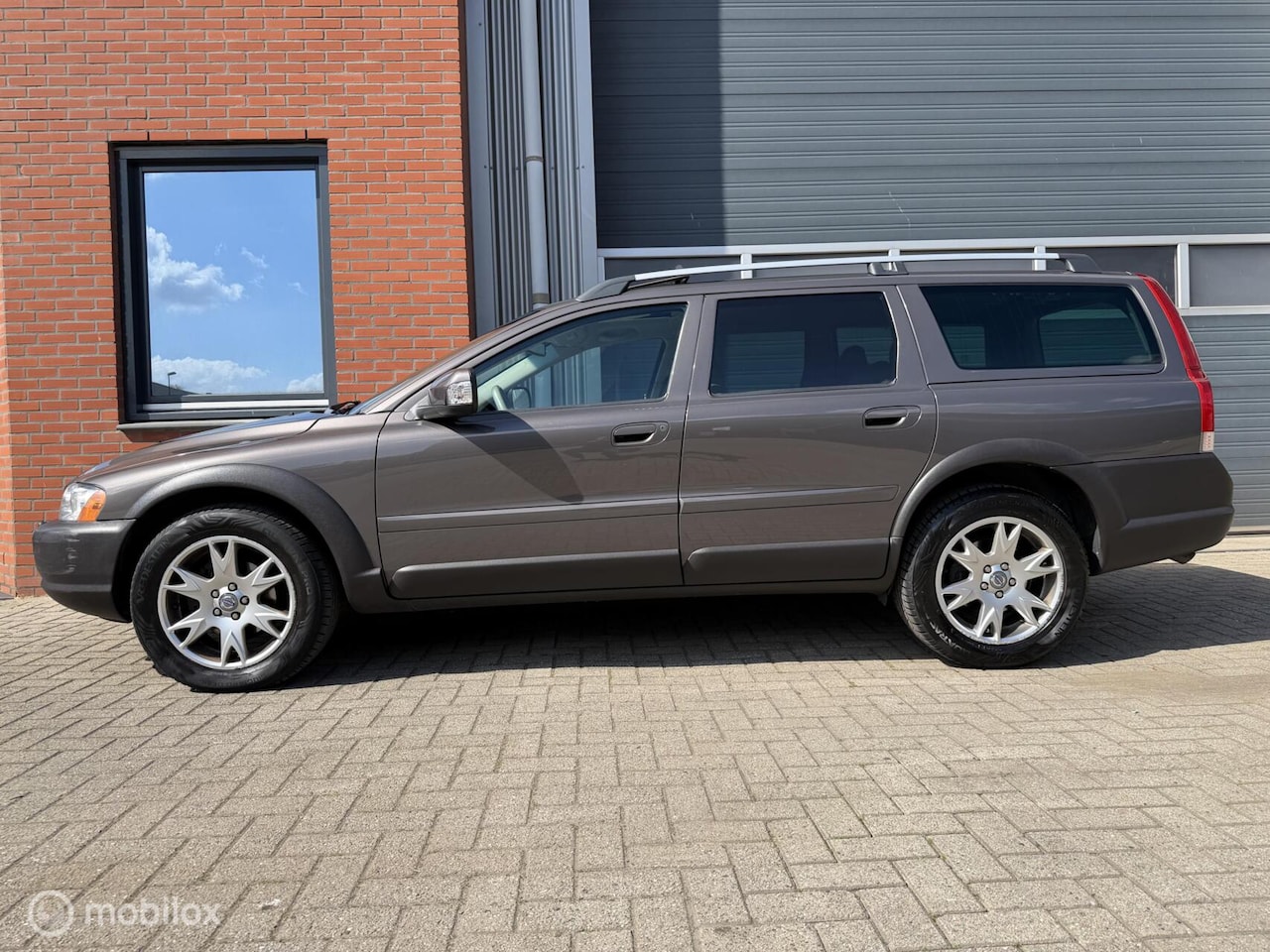 Volvo XC70 - 2.5T Geartr. Summum - schuifdak - 17inch - - AutoWereld.nl