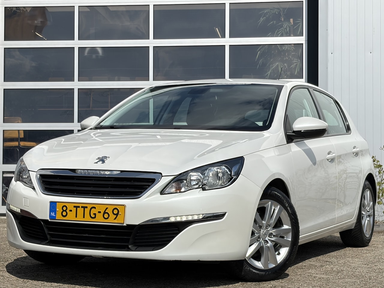 Peugeot 308 - 1.2 VTi Active 82pk | Audio-navigatie full map | Cruise control | Electronic climate contr - AutoWereld.nl