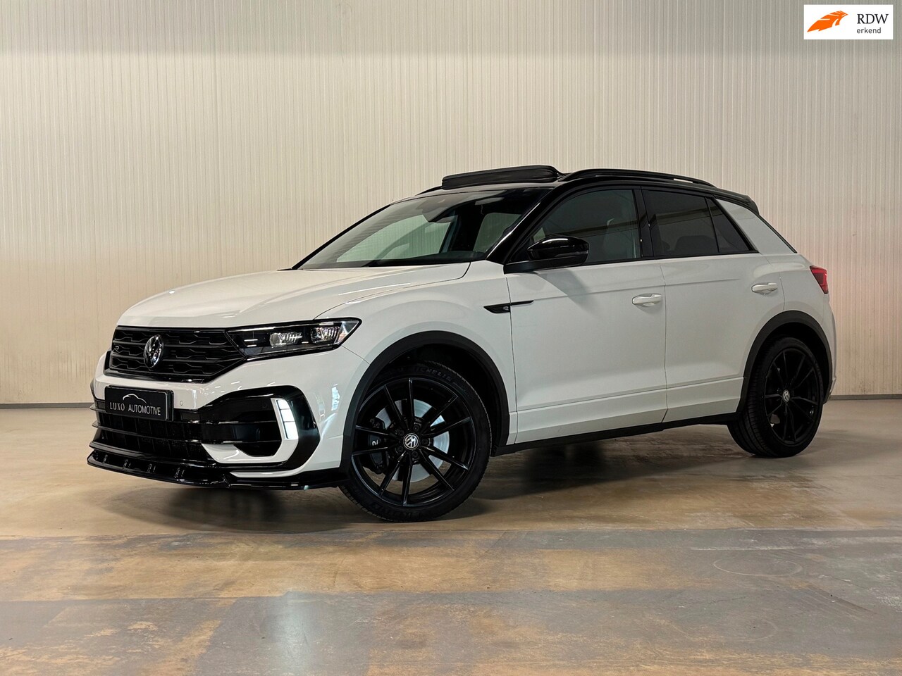 Volkswagen T-Roc - 2.0 TSI 4Motion R | AKRAPOVIC | MAXTON DESIGN | PANO | BEATS AUDIO - AutoWereld.nl
