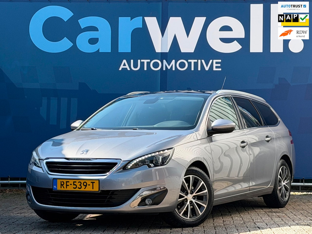 Peugeot 308 SW - 1.2 PureTech Allure |D-RiemVV|2e Eigenaar|Keyless|Trekhaak|Camera|Pano|Navi|Climate|Cruise - AutoWereld.nl