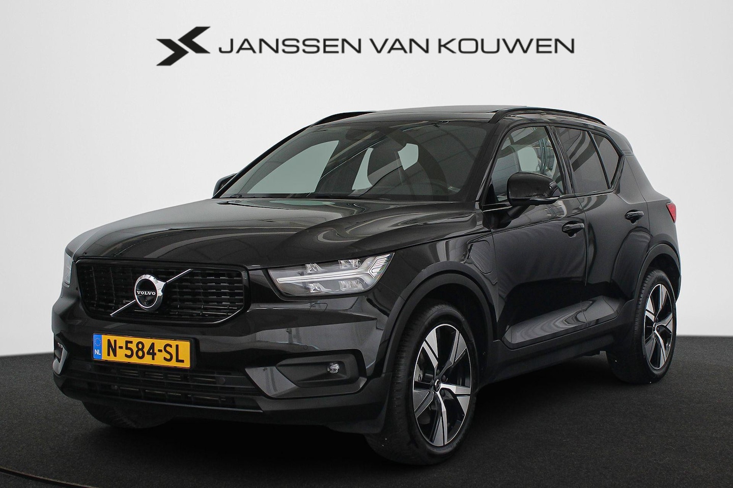 Volvo XC40 - 1.5 T4 Recharge R-Design Panoramadak Stoelverwarming Harman Kardon - AutoWereld.nl