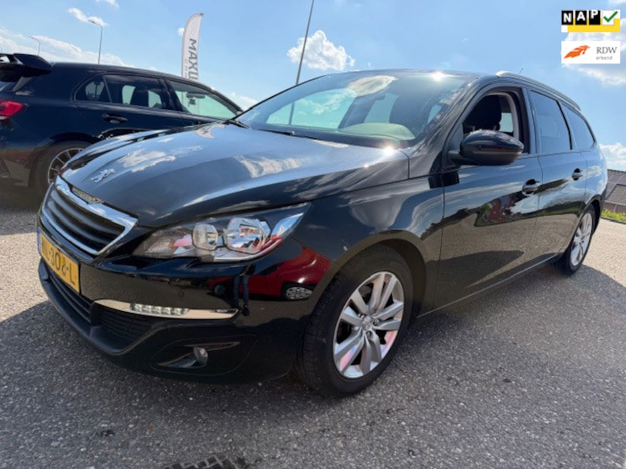 Peugeot 308 SW - 1.2 PureTech Blue Lion Navi Airco Cruise Panodak - AutoWereld.nl