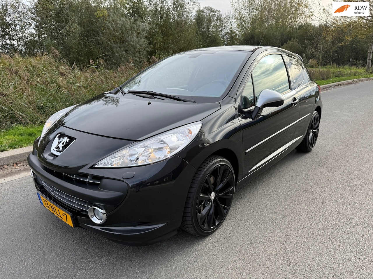 Peugeot 207 - 1.6-16V T RC 174 PK!! 18"LMV/UNIEK/SCHAALSTOELEN/AIRCO/JBL/ALACANTARA LEDER/RIJDT EN SCHAK - AutoWereld.nl