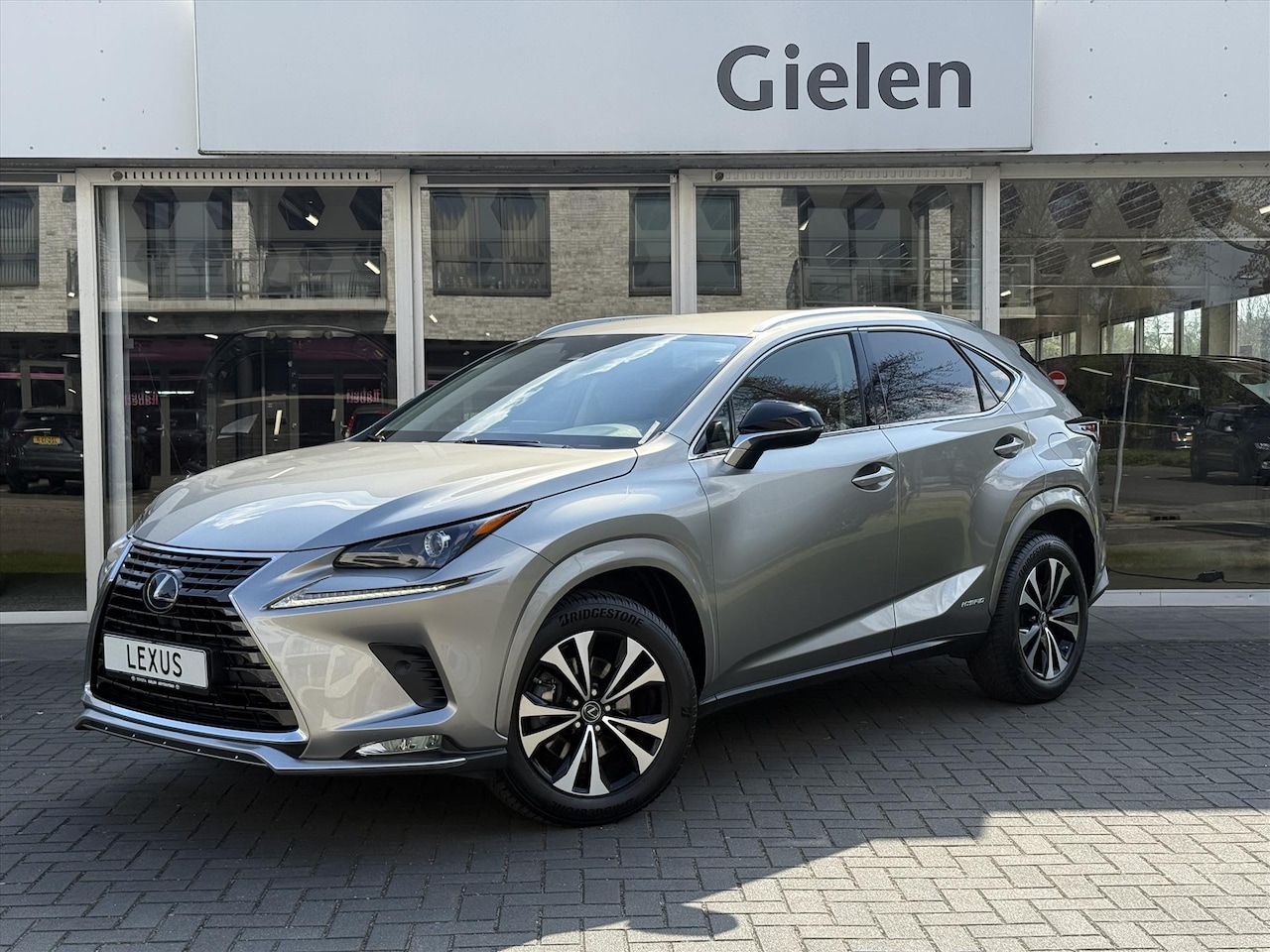 Lexus NX - 300h Luxury Line | Dodehoekherkenning, Leer, Stoel + Stuurverwarming, 18 inch, Leer, Apple - AutoWereld.nl