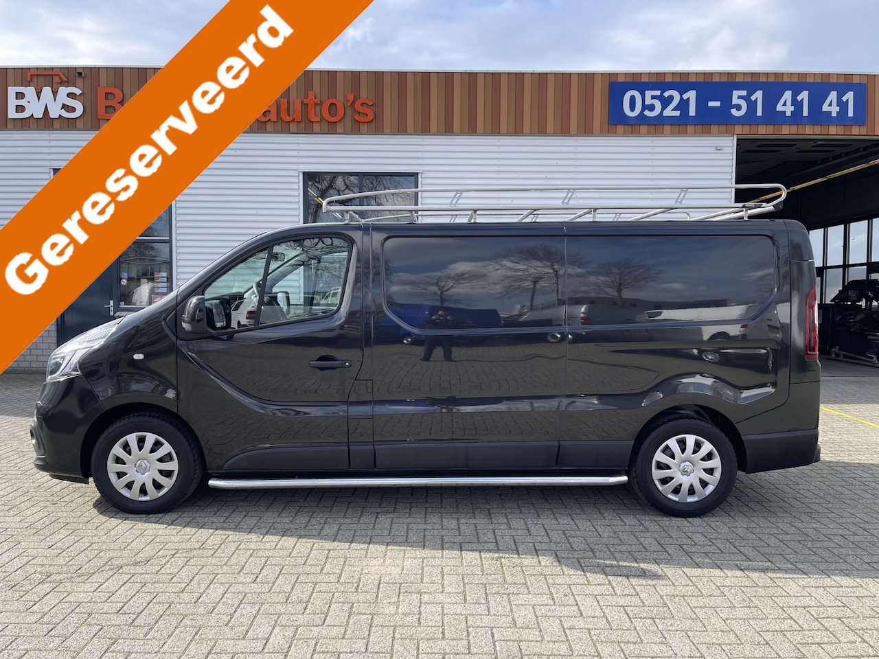 Renault Trafic - 2.0 dCi 120pk T29 L2H1 Work Edition / ingerichte laadruimte ! / euro 6 / bpm vrij / vaste - AutoWereld.nl