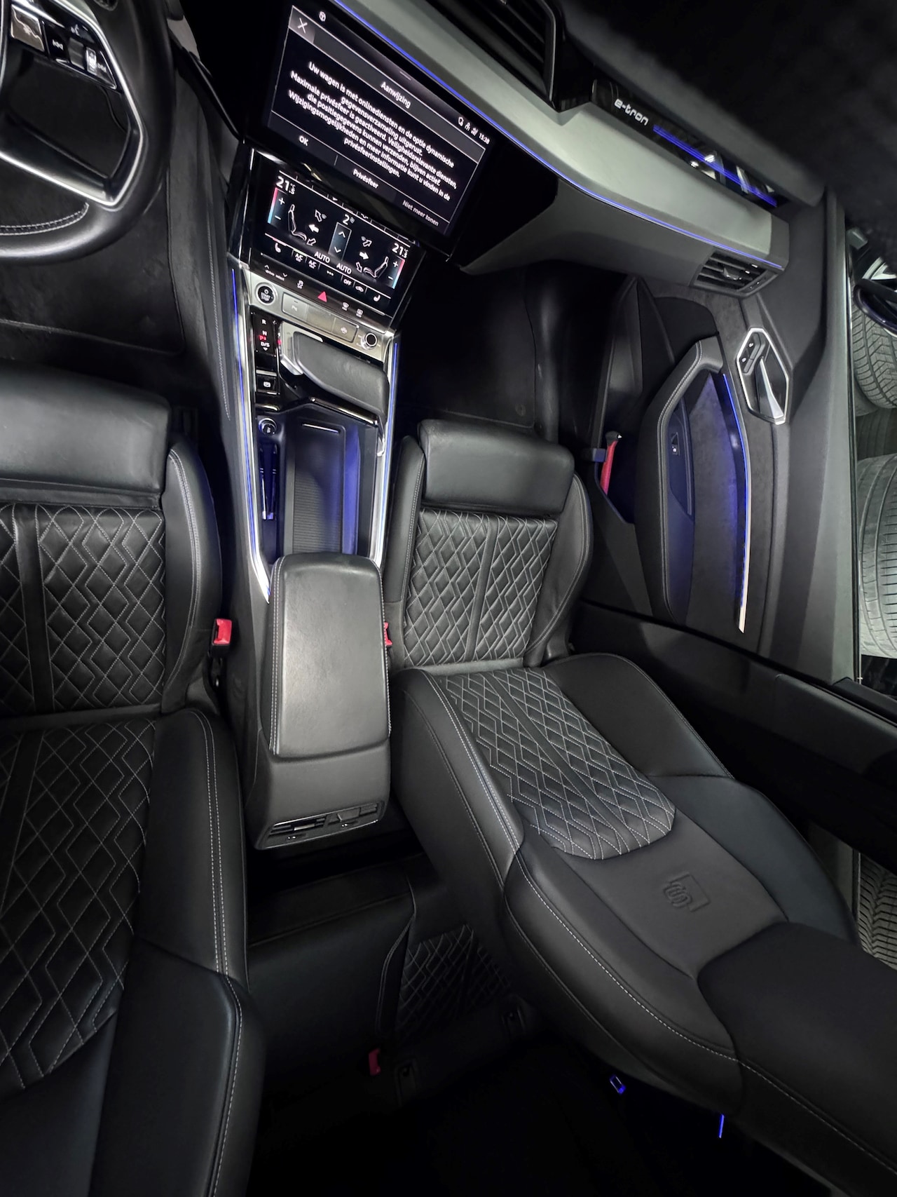 Audi e-tron Sportback - 50 quattro S edition | Audi RS Stoelen | 22inch Velgen